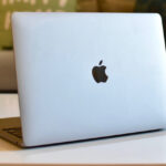 Apple Macbook Pro (2021-2023) M1 - 13" 256GB SSD - 8GB RAM in Zilver (10081238) - Afbeelding 2