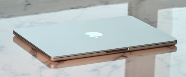 Apple Macbook Air 15" (2023-2024) M2 10-core 256GB SSD - 8GB RAM in Zilver (10585423) - Afbeelding 2